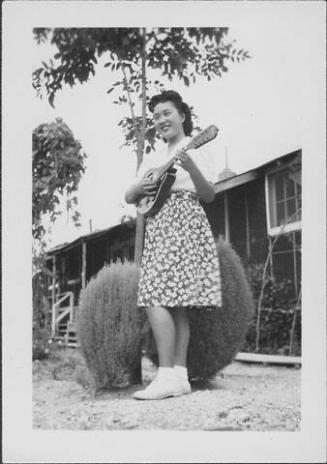 [Young woman playing a mandolin, Rohwer, Arkansas, November 12, 1944]