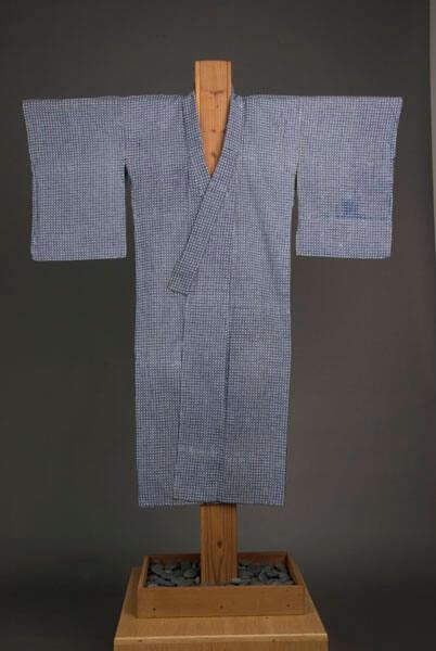 [Blue and white yukata with gobanji pattern]