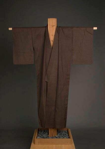 [Brown kimono with hexagon, loop and triangle pattern]