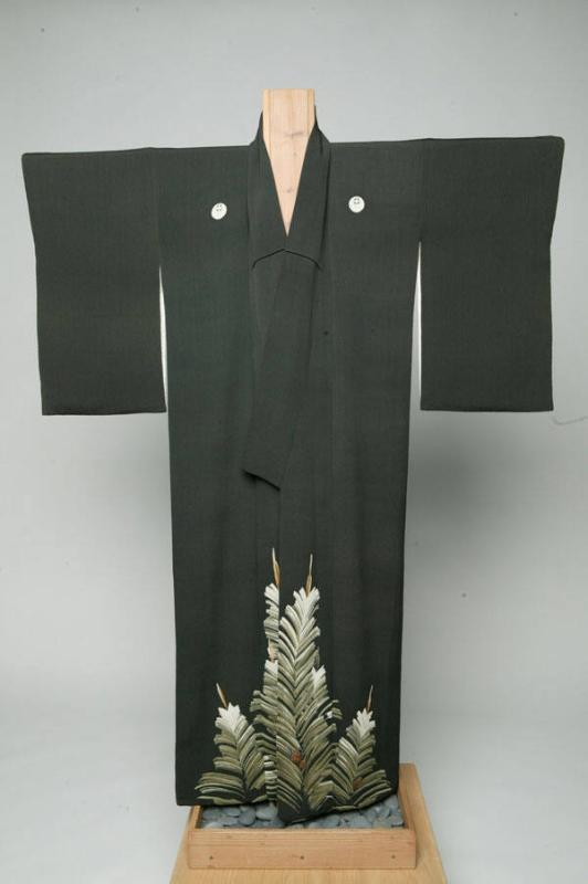 [Dark brown kimono with pine cone design]