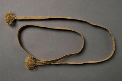 [Khaki braided objime cord with feather design]