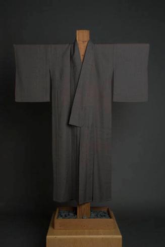 [Gray kimono with wave pattern lining along collar]