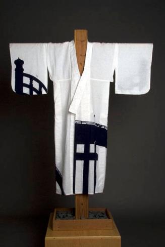 [White yukata with navy blue bridge design]