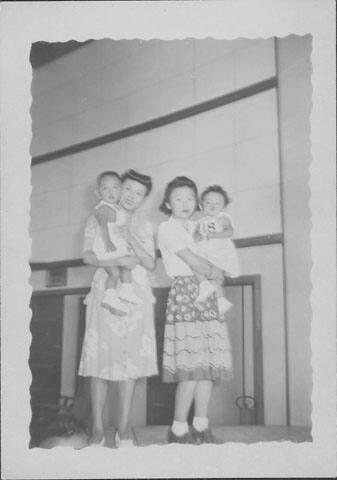 [Two women holding toddlers, Rohwer, Arkansas, July 6, 1944]