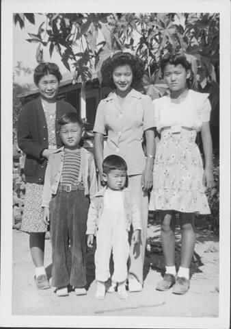 [Family of five, Rohwer, Arkansas, 1942-1945]