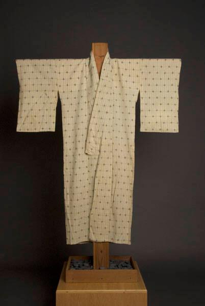 [Pale yellow Niigata chirimen kimono with valley or wave design, Niigata, Japan]