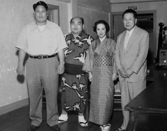 [Maedayama, Toshiko Yamaguchi and Shonan Kimura at Miyako Hotel, Los Angeles, California, August 4, 1951]
