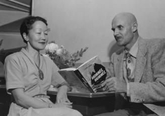 [Dr. and Mrs. E. Allen Petersen promoting book, Hummel Hummel, Los Angeles, California, November 29, 1952]