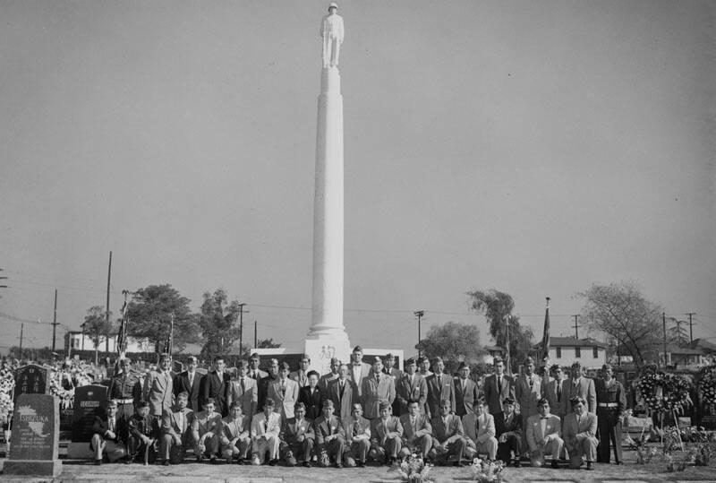 [Veterans of Foreign Wars at World War II monument at Evergreen Cemetery, Los Angeles, California, February 22, 1953]