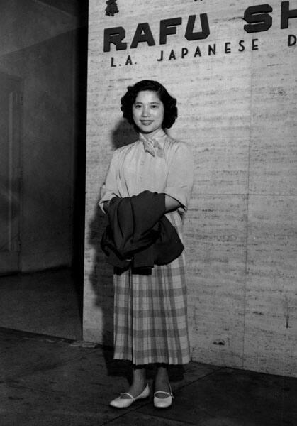 [Singer Chiemi Eri in front of Rafu Shimpo building, Los Angeles, California, March 23, 1953]