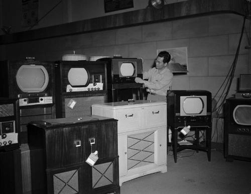 [Southern California Appliance Company interior in Little Tokyo, Los Angeles, California, March 14, 1950]