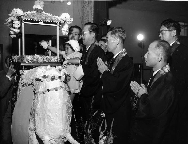 [Hanamatsuri in Little Tokyo, Los Angeles, California, April 4, 1954]