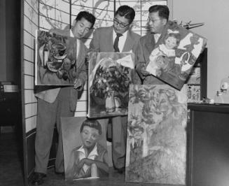 [Artist Sueo Serisawa showing paintings to Glen Seno of Japan Airlines, Los Angeles, California, March 5, 1955]
