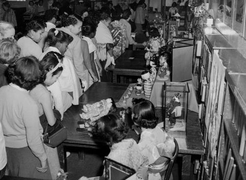 [Japanese Doll festival at Foshay Junior High School, Los Angeles, California, March 18, 1955]