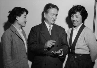 [Reverend Tanimoto and two Hiroshima survivors, California, May 11, 1955]