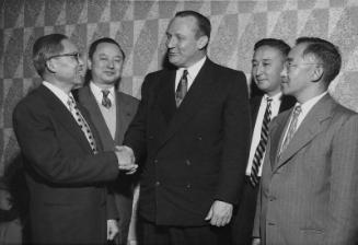 [Senator William Knowland at Japanese American Republican Assembly party honoring California GOP at Kawafuku restaurant, Los Angeles, California, December 1, 1955]