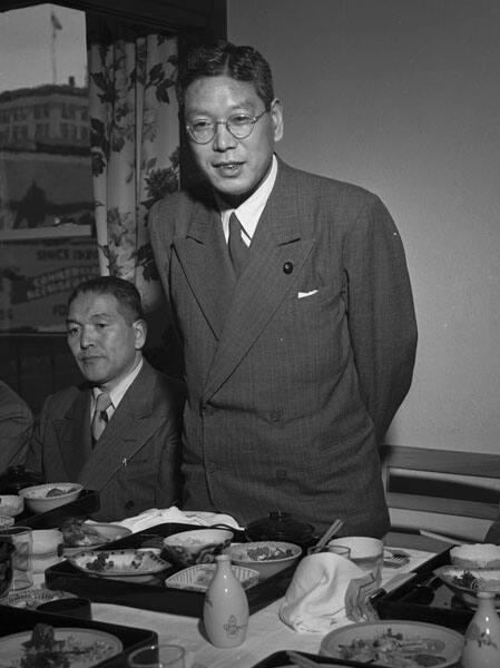 [Hayato Ikeda's arrival at Los Angeles International Airport (LAX) and at restaurant, Los Angeles, California, May 17, 1950]