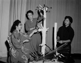 [Flower arrangement at Tenrikyo Church, Los Angeles, California, April 22, 1956]