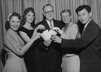 [Roy Kiyoshi Tanabe receiving Bank of America Achievement Award in Fine Arts, Los Angeles, California, May 10, 1956]