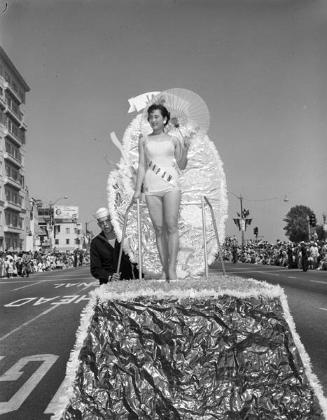 [Miss Japan in the Miss Universe parade, Long Beach, California, July 1956]