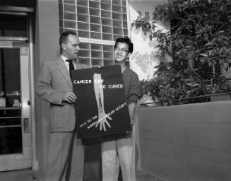 [Eiji Sakabe, grandprize winner of American Cancer Society poster contest, California, March 21, 1955]