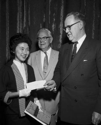 [Yachiyo Yoshida receives Bank of America Achievement award, Los Angeles, California, May 12, 1955]