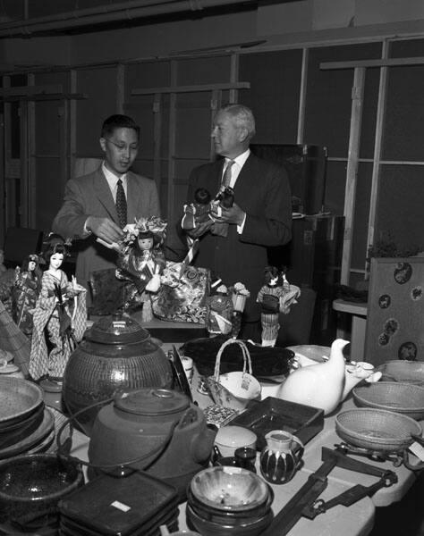 [Japanese art exhibition at Bullocks downtown store, Los Angeles, California, October 18, 1955]