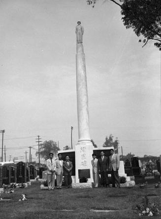 [Veterans of the 100th Infantry Battalion paying respects at Evergreen Cemetery, Los Angeles, California, September 3, 1950]