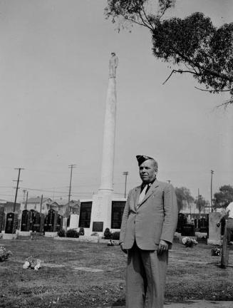 [Luigi Biagini at Nisei Veteran Association reunion and World War II Nisei memorial, Los Angeles, California, October 8, 1950]