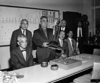 [Tsumoru Tanaka named Beikoku Honinbo sen at Go championship at the Gokaisho in Sun building, Los Angeles, California, March 18, 1962]