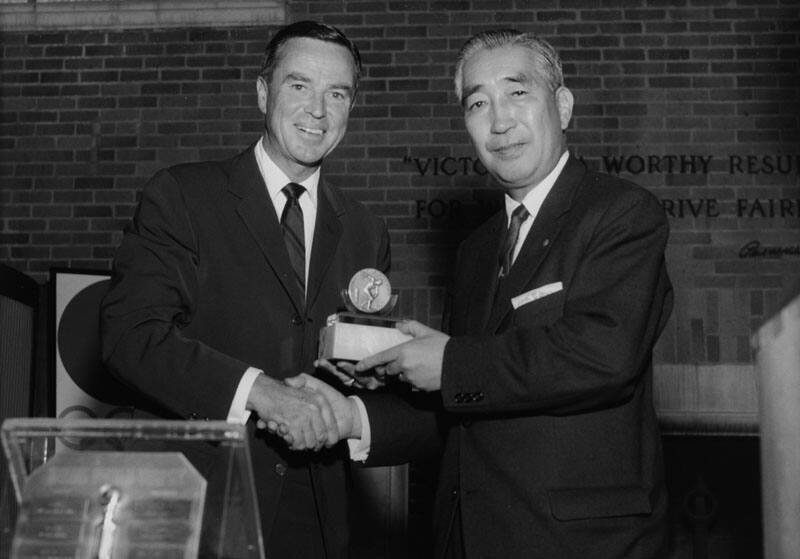 [Former prince Tsunenori Takeda and Japan National Olympic ice hockey team visits home of Fred Wada and Helms Foundation, Los Angeles, California, March 20, 1962]