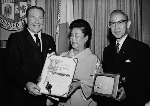 [Los Angeles Mayor Sam Yorty presenting Matsushita Day certificate to Mr. and Mrs. Konosuke Matsushita at Los Angeles City Hall, Los Angeles, California, May 15, 1963]