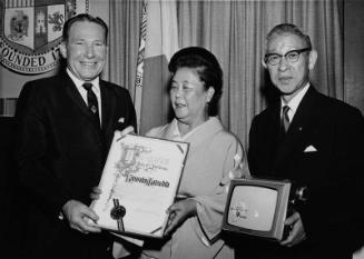 [Los Angeles Mayor Sam Yorty presenting Matsushita Day certificate to Mr. and Mrs. Konosuke Matsushita at Los Angeles City Hall, Los Angeles, California, May 15, 1963]