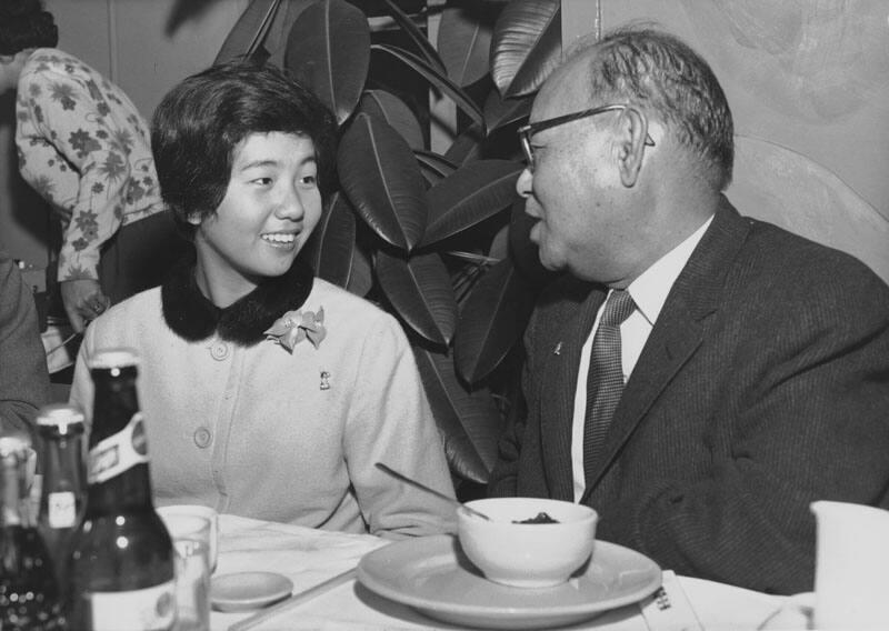 [Japan's healthiest boy and girl attending Japanese Chamber of Commerce meeting at Tokyo Kaikan, Los Angeles, California, January 9, 1964]
