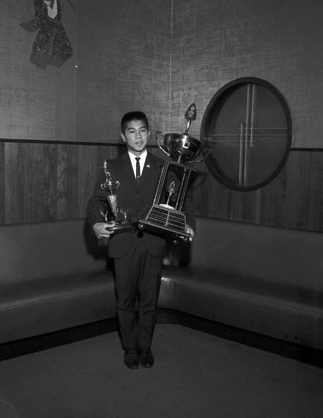 [Oliver trophy award presentation to outstanding athlete, Makoto Sakamoto, at Kawafuku restaurant, Los Angeles, California, November 6, 1965]