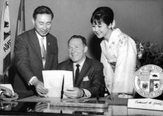 [Guests from Japan at the office of Los Angeles Mayor Sam Yorty in City Hall, Los Angeles, California, 1965]
