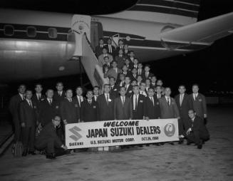 [U.S. Suzuki Motor Group welcomes Japan Suzuki dealers at Los Angeles International Airport, Los Angeles, California, October 26, 1966]