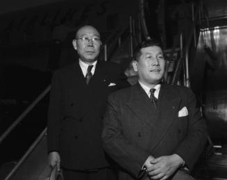 [Kyusaku Hori, President of Nikatsu Films, and secretary Hideomi Mori at airport, California, February 20, 1951]