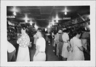 [People shopping in canteen, Rohwer, Arkansas, August 28, 1944]