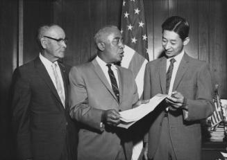 [Presentation to Akira Kikukawa by Los Angeles councilman Gilbert W. Lindsay in City Hall, Los Angeles, California, August 12, 1968]