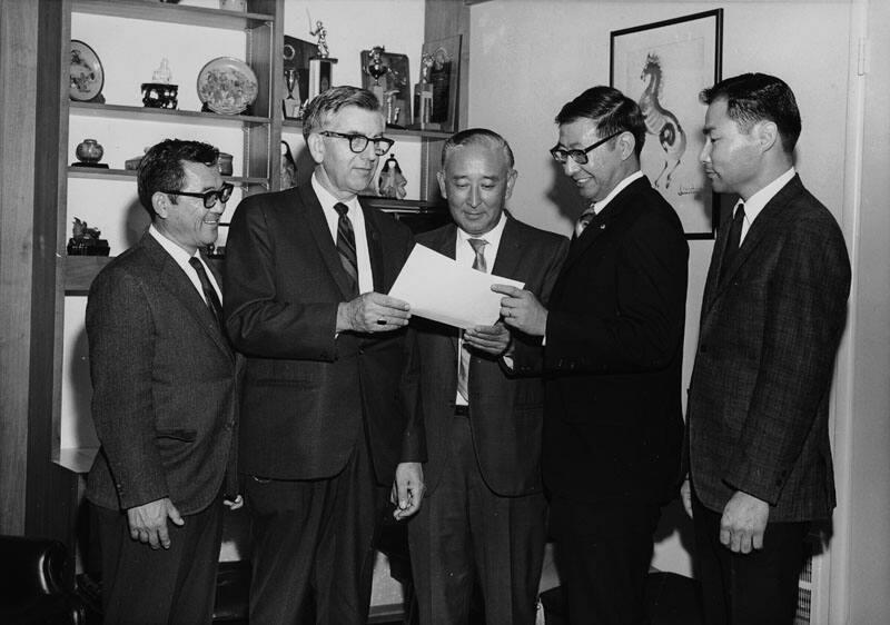 [New GOP county charter presentation to Japanese American Republican at Soichi Fukui's home, California, November 11, 1969]
