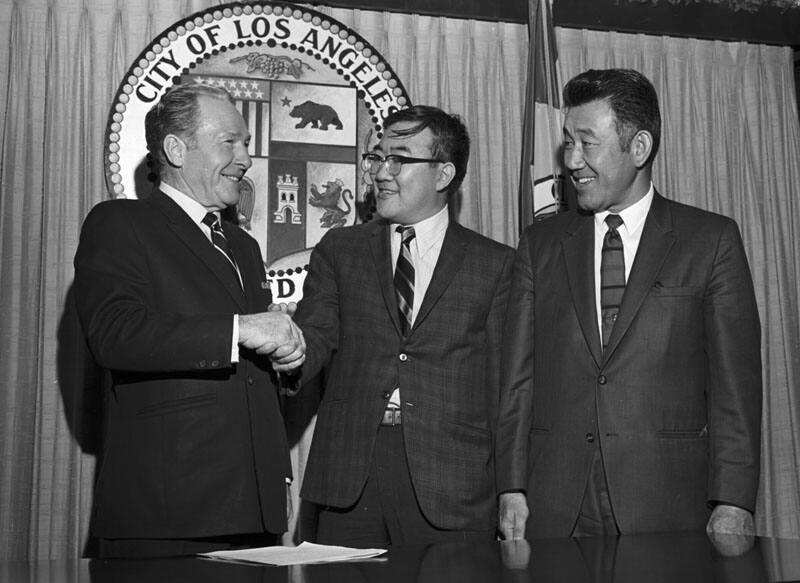 [Los Angeles Mayor Sam Yorty congratulates Mr. Kawasaki at Mayor's office at Los Angeles City Hall, Los Angeles, California, February 1970]
