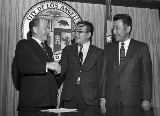 [Los Angeles Mayor Sam Yorty congratulates Mr. Kawasaki at Mayor's office at Los Angeles City Hall, Los Angeles, California, February 1970]