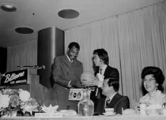 [Yellow Brotherhood fundraiser dinner at Biltmore Hotel, Los Angeles, California, March 15, 1970]