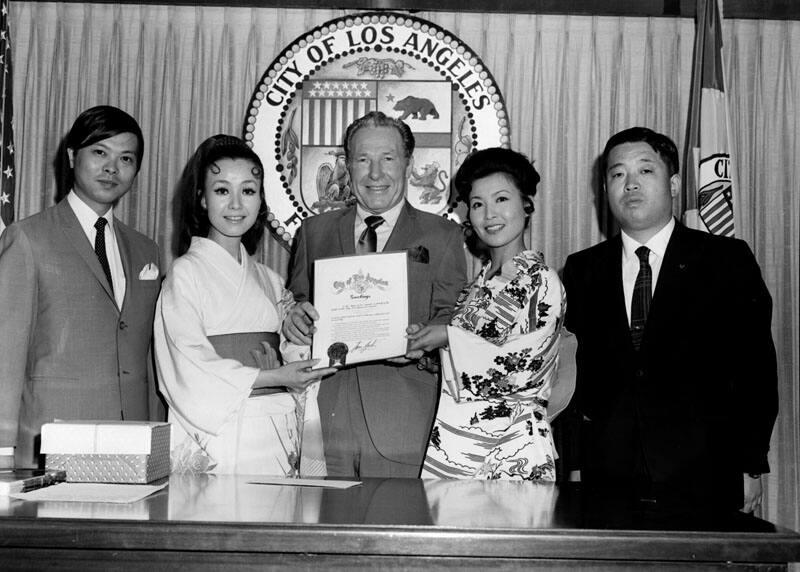 [Los Angeles Mayor Sam Yorty and Japanese singer Mari Sono at Los Angeles City Hall, Los Angeles, California, June 20, 1970]