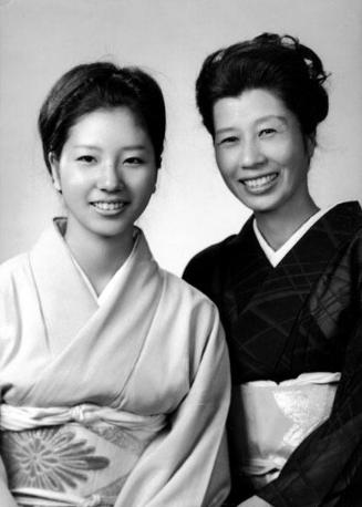 [Yoshitsuki Kikukawa, odori teacher, and daughter, Kumiyoshi Kikukawa, half-portrait, Los Angeles, California, September 24, 1970]