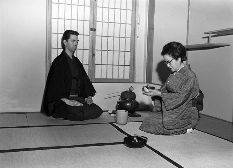 [Duane Feasel preparing tea for Somi Mochizuki at home, Los Angeles, California, December 26, 1970]