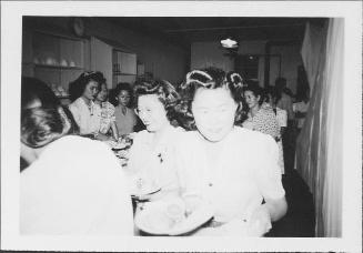 [Women getting food at mess hall, Rohwer, Arkansas, 1942-1945]